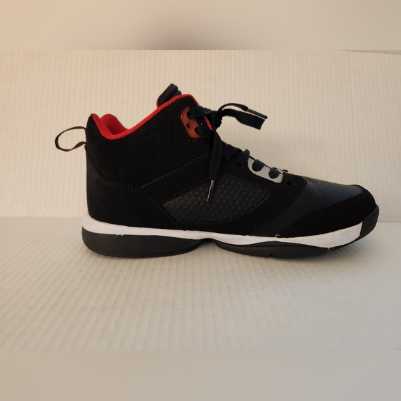 FUBU Mens Black and Red Sneakers - Picture 4 of 8